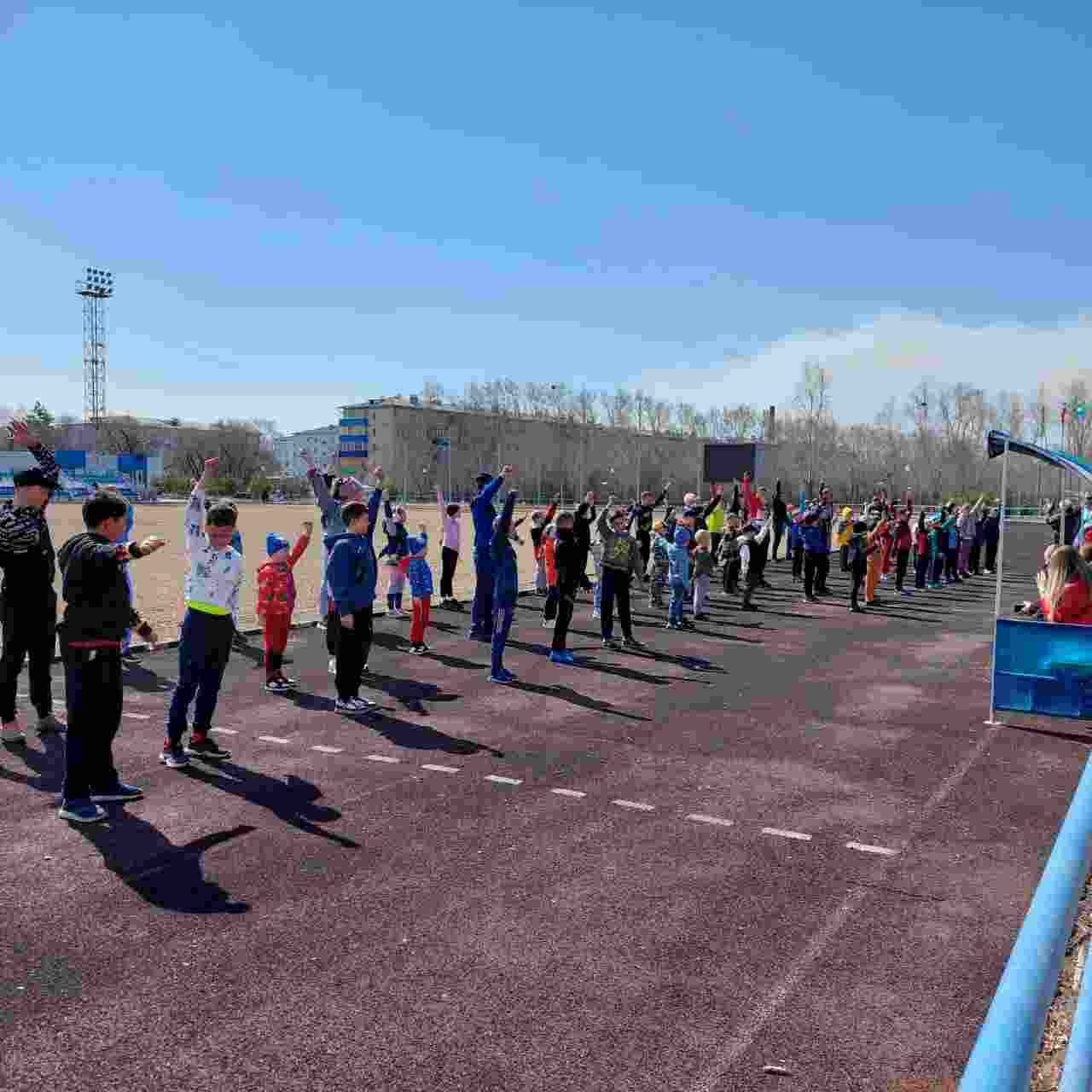 РАНО УТРОМ НЕ ЛЕНИСЬ, НА ЗАРЯДКУ СТАНОВИСЬ!
